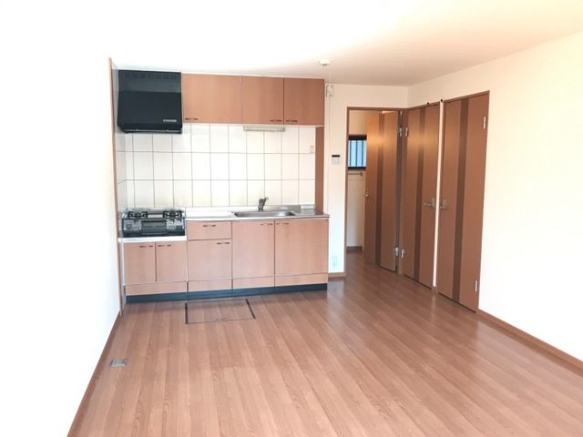 ��ʌ��@�c�s�n���P���ڂ̃e���X�n�E�X�̋��ԁE���r���O