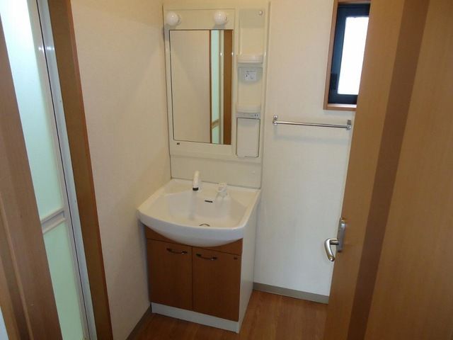 ��ʌ��@�c�s�n���P���ڂ̃e���X�n�E�X�̐��ʏ�