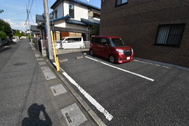 ��ʌ��@�c�s�n���P���ڂ̃e���X�n�E�X�̒��ԏ�