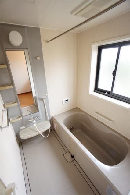 ��ʌ�����s�����P���ڂ̃^�E���n�E�X�̃o�X