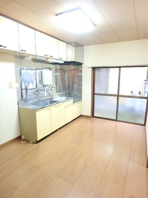 ��ʌ��������܎s����厚���m��̃A�p�[�g�̋��ԁE���r���O