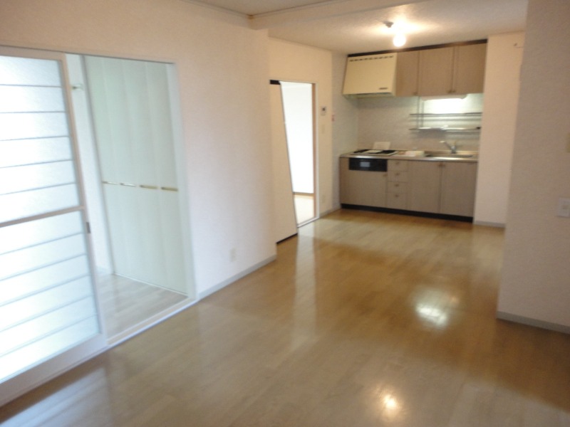 ��ʌ��������܎s�k����i���Q���ڂ̃A�p�[�g�̋��ԁE���r���O