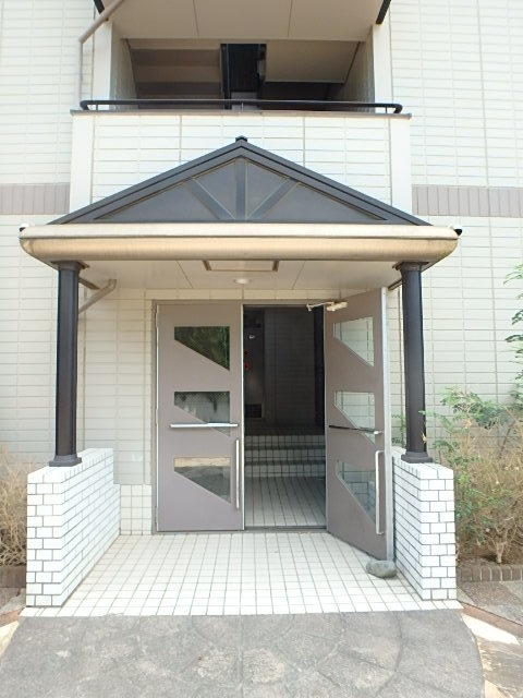 ��ʌ��������܎s�k����i���Q���ڂ̃A�p�[�g�̃G���g�����X