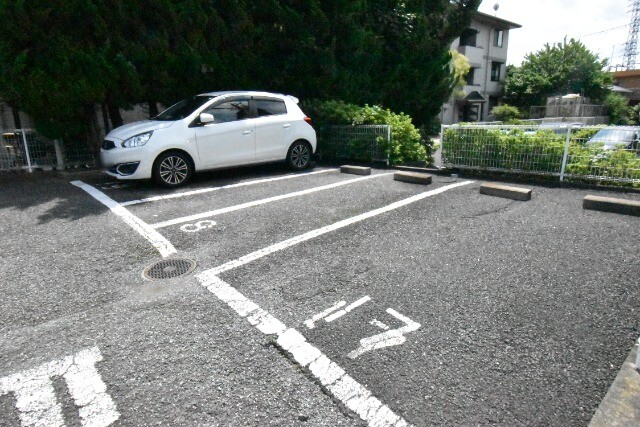 ��ʌ��������܎s�k����i���Q���ڂ̃A�p�[�g�̒��ԏ�