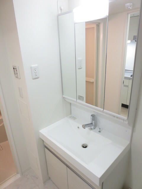 ��ʌ��������܎s�Y�a��{���R���ڂ̃}���V�����̐��ʏ�