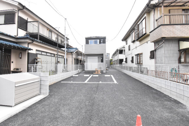 ��ʌ��z�J�s�厚�쉬���̃A�p�[�g�̒��ԏ�