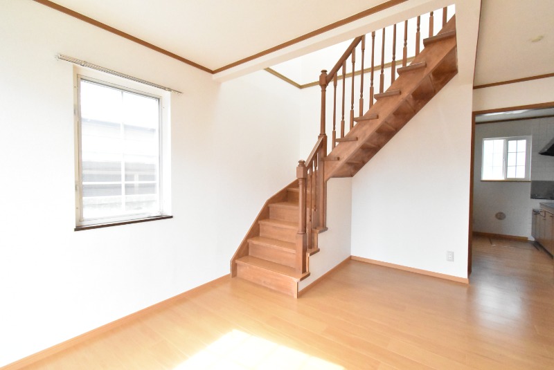 ��ʌ������s���W���ڂ̃A�p�[�g�̋��ԁE���r���O