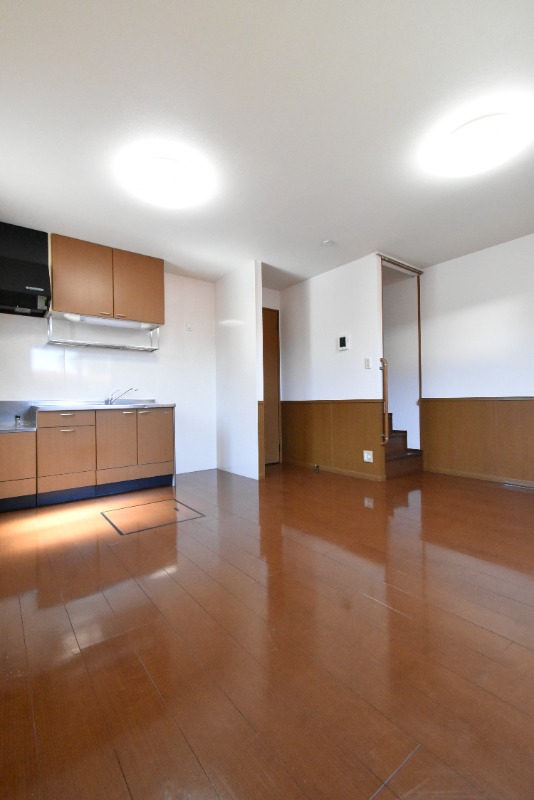 ��ʌ��������܎s�k��g�쒬�P���ڂ̃e���X�n�E�X�̋��ԁE���r���O