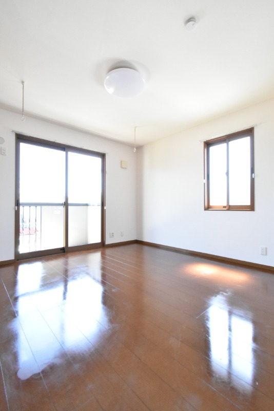 ��ʌ��������܎s�k��g�쒬�P���ڂ̃e���X�n�E�X�̂��̑������E�X�y�[�X