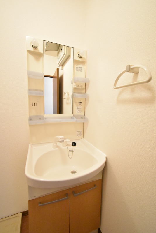 ��ʌ��������܎s�k��g�쒬�P���ڂ̃e���X�n�E�X�̐��ʏ�