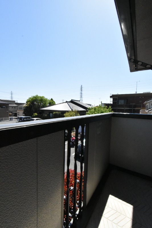 ��ʌ��������܎s�k��g�쒬�P���ڂ̃e���X�n�E�X�̃o���R�j�[