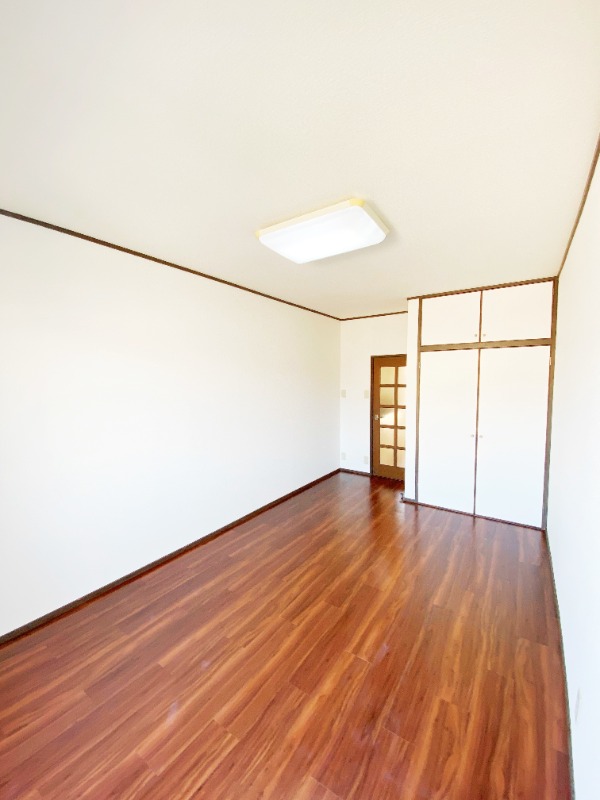 ��ʌ���ˎs�֊ԂP���ڂ̃A�p�[�g�̋��ԁE���r���O