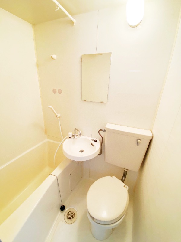 ��ʌ���ˎs�֊ԂP���ڂ̃A�p�[�g�̃o�X