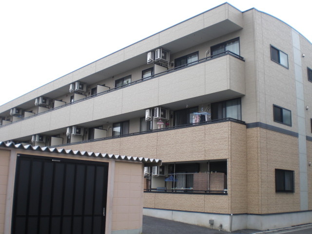 ��ʌ�����s�����R���ڂ̃}���V�����̌����O��