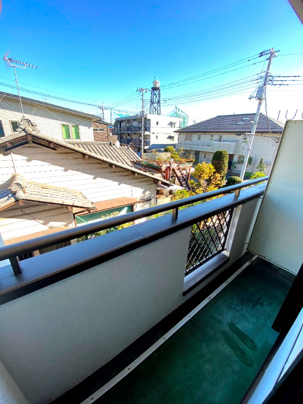 ��ʌ���ˎs�֊ԂP���ڂ̃A�p�[�g�̃o���R�j�[