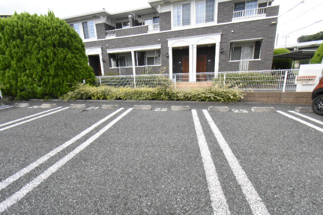 ��ʌ��k�����S�ɓޒ��w���P���ڂ̃A�p�[�g�̒��ԏ�