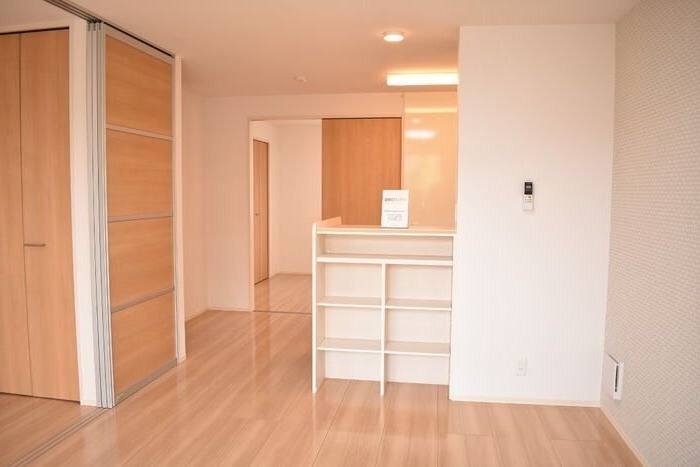 ��ʌ�����s�ђ��̃A�p�[�g�̋��ԁE���r���O