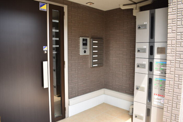 ��ʌ�����s�ђ��̃A�p�[�g�̃G���g�����X