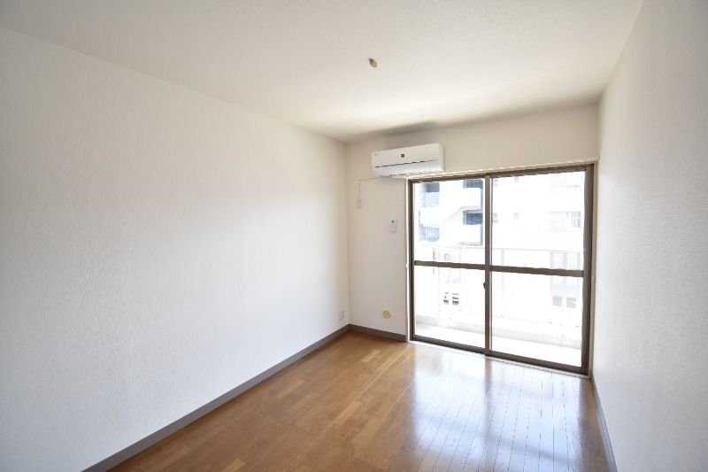 ��ʌ��������܎s������~����R���ڂ̃A�p�[�g�̋��ԁE���r���O