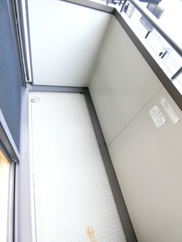 ��ʌ�����s�t���P���ڂ̃A�p�[�g�̃o���R�j�[