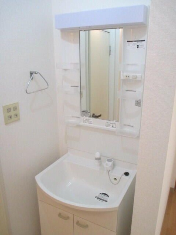 ��ʌ��������܎s�΋摾�c�E�P���ڂ̃A�p�[�g�̐��ʏ�