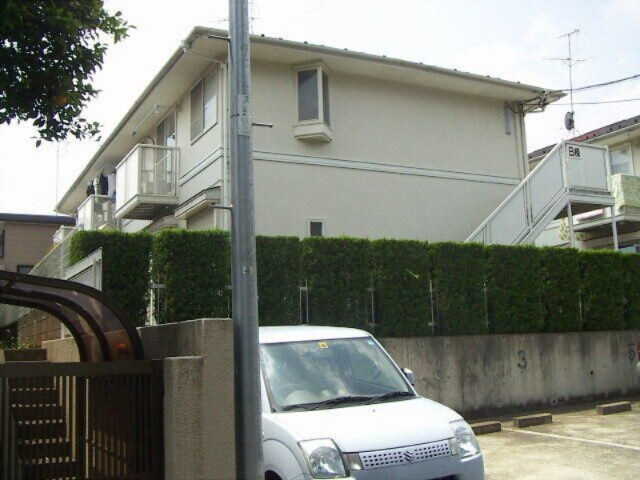 ��ʌ��������܎s�΋摾�c�E�P���ڂ̃A�p�[�g�̒��ԏ�