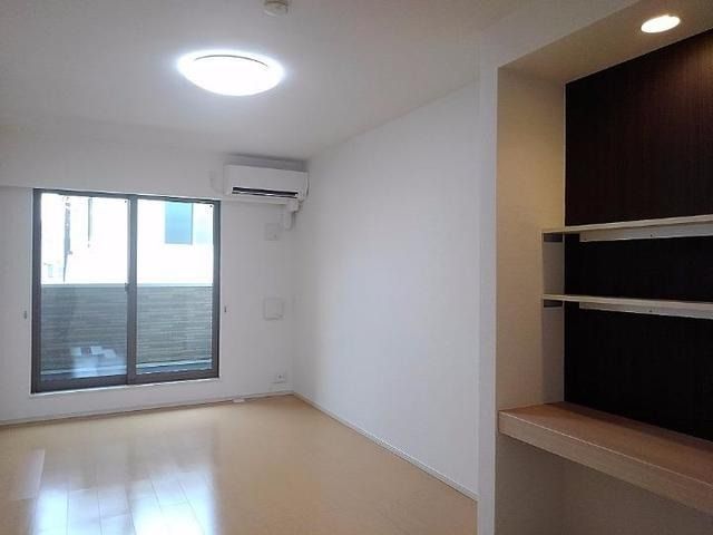 ��ʌ��z�J�s���C�N�^�E���V���ڂ̃A�p�[�g�̋��ԁE���r���O