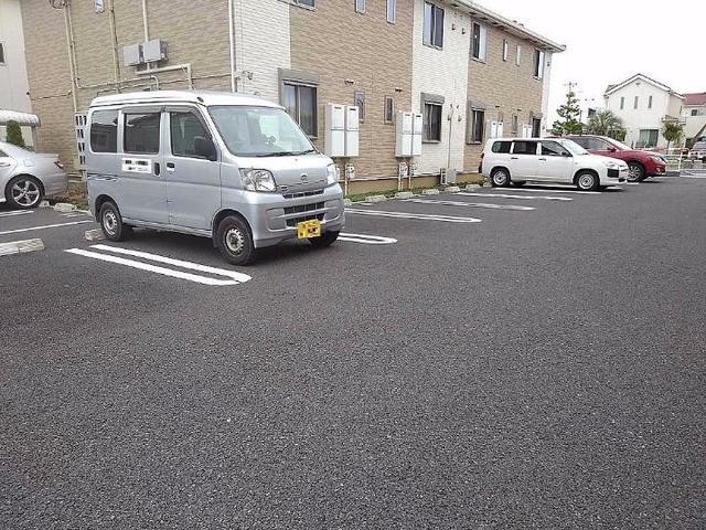 ��ʌ��z�J�s���C�N�^�E���V���ڂ̃A�p�[�g�̒��ԏ�