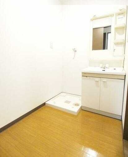 ��ʌ�����s�厚�����̃A�p�[�g�̐��ʏ�