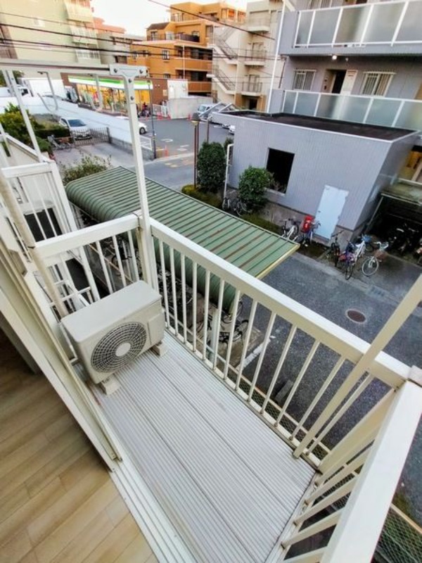 ��ʌ��������܎s��������R���ڂ̃A�p�[�g�̃o���R�j�[