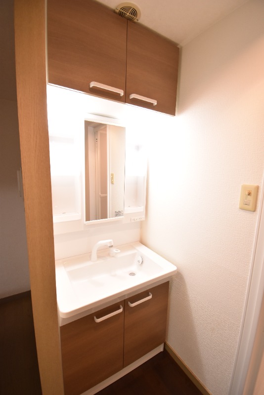 ��ʌ��������܎s��{��O���Q���ڂ̃}���V�����̐��ʏ�