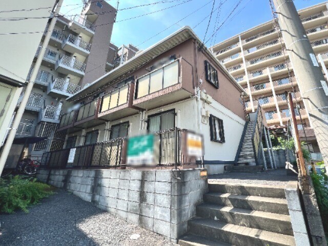 ��ʌ��@�c�s�{���̃A�p�[�g�̌����O��