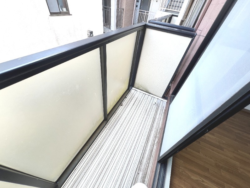 ��ʌ��@�c�s�{���̃A�p�[�g�̃o���R�j�[