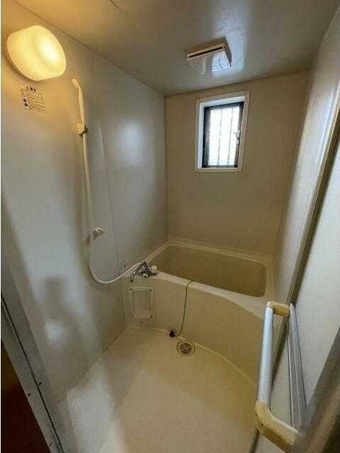 ��ʌ��������܎s��΋�厚��҂̃A�p�[�g�̃o�X