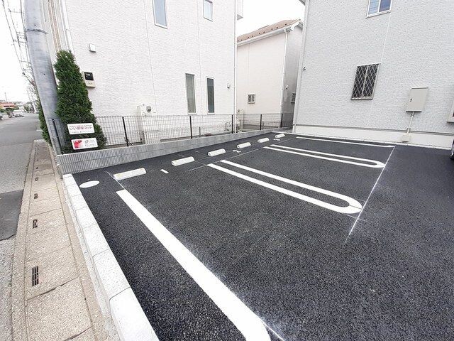 ��ʌ��z�J�s�����S���ڂ̃A�p�[�g�̒��ԏ�