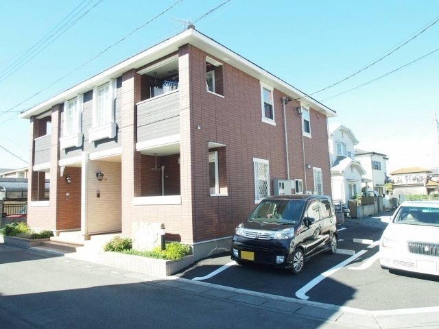 ��ʌ�����s�厚���s�̃A�p�[�g�̒��ԏ�