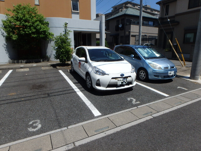 ��ʌ��������܎s����厚�y���̃}���V�����̒��ԏ�