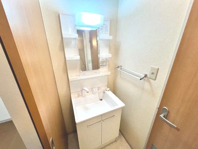 ��ʌ�����s�厚���s�̃A�p�[�g�̐��ʏ�