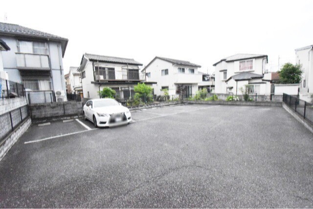 ��ʌ�����s�厚���s�̃A�p�[�g�̒��ԏ�