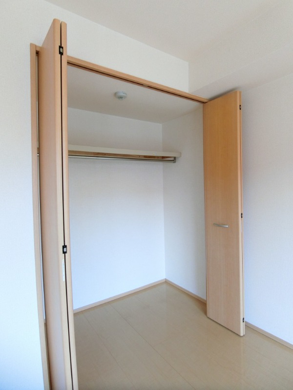 ��ʌ������s�V�h�R���ڂ̃A�p�[�g�̎��[