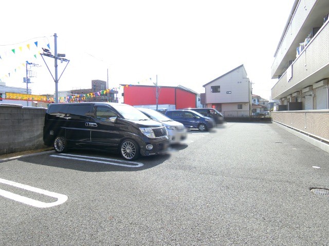 ��ʌ������s�V�h�R���ڂ̃A�p�[�g�̒��ԏ�