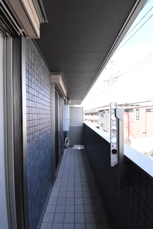 ��ʌ������s���R�P���ڂ̃A�p�[�g�̃o���R�j�[