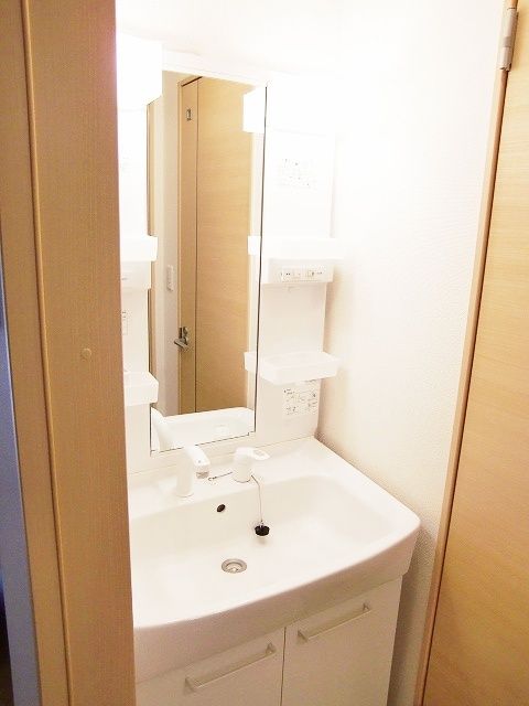 ��ʌ�����s�厚���s�̃A�p�[�g�̐��ʏ�