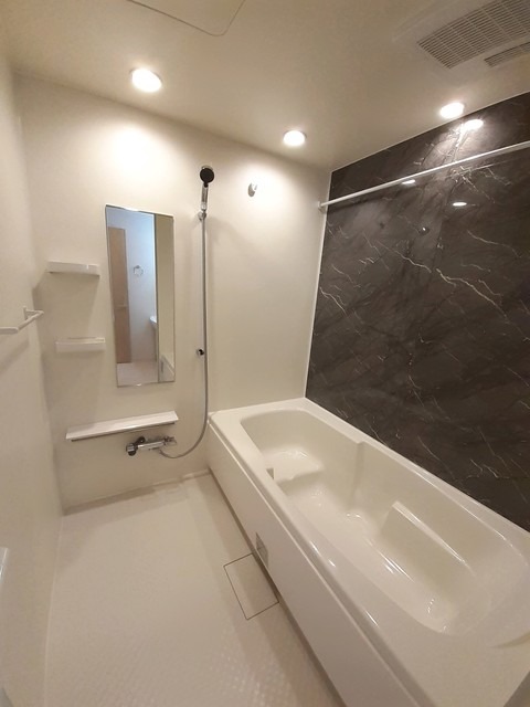 ��ʌ��@�c�s�n���Q���ڂ̃A�p�[�g�̃o�X