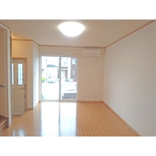 ��ʌ�����s���s�o�H�T���ڂ̃A�p�[�g�̋��ԁE���r���O