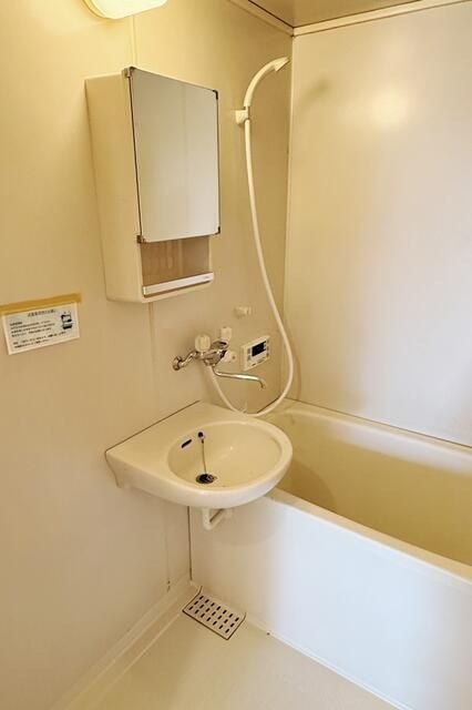 ��ʌ��������܎s��΋搼����Q���ڂ̃A�p�[�g�̃o�X