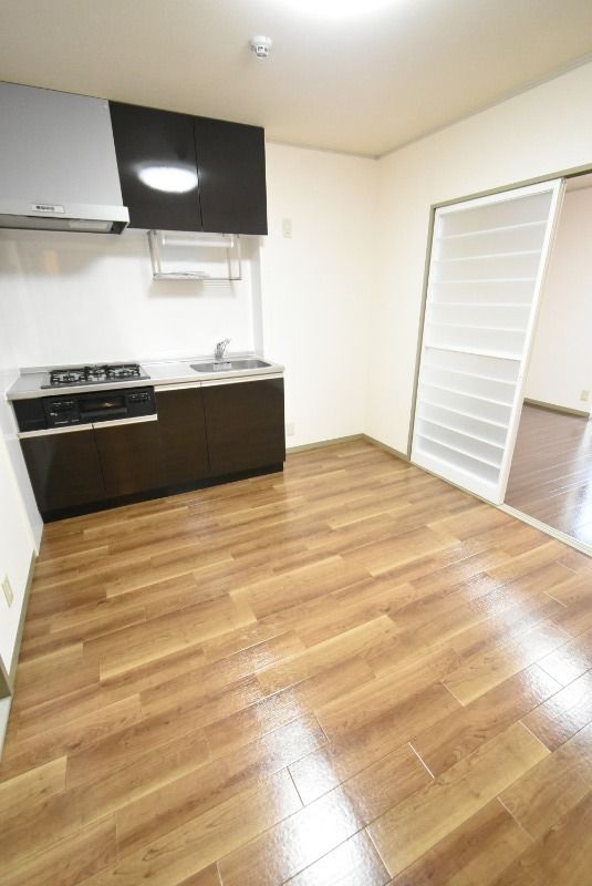 ��ʌ��������܎s������V�����S���ڂ̃A�p�[�g�̋��ԁE���r���O