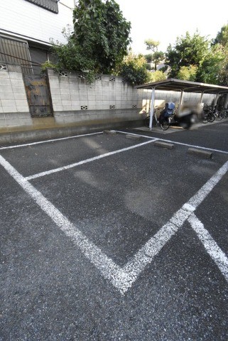 ��ʌ��������܎s������V�����S���ڂ̃A�p�[�g�̒��ԏ�