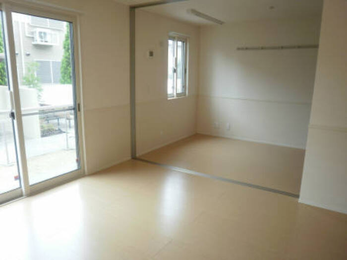 ��ʌ�����s�厚�ΐ_�̃A�p�[�g�̋��ԁE���r���O