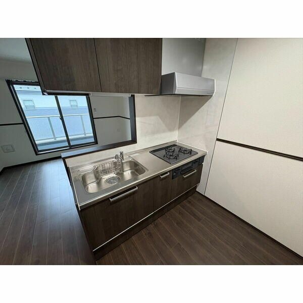 ��ʌ��������܎s�k�捡�H���̃A�p�[�g�̃L�b�`��